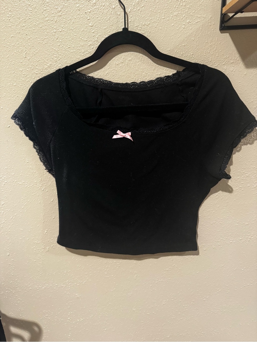 Black Lace-Trim Scoop Neck Crop Top with Pink Bow